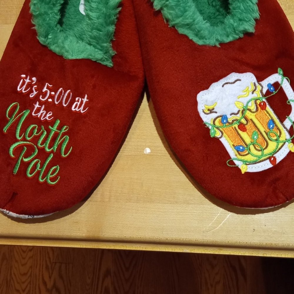 Snoozies Christmas Beer Men's Slippers Large 11-12